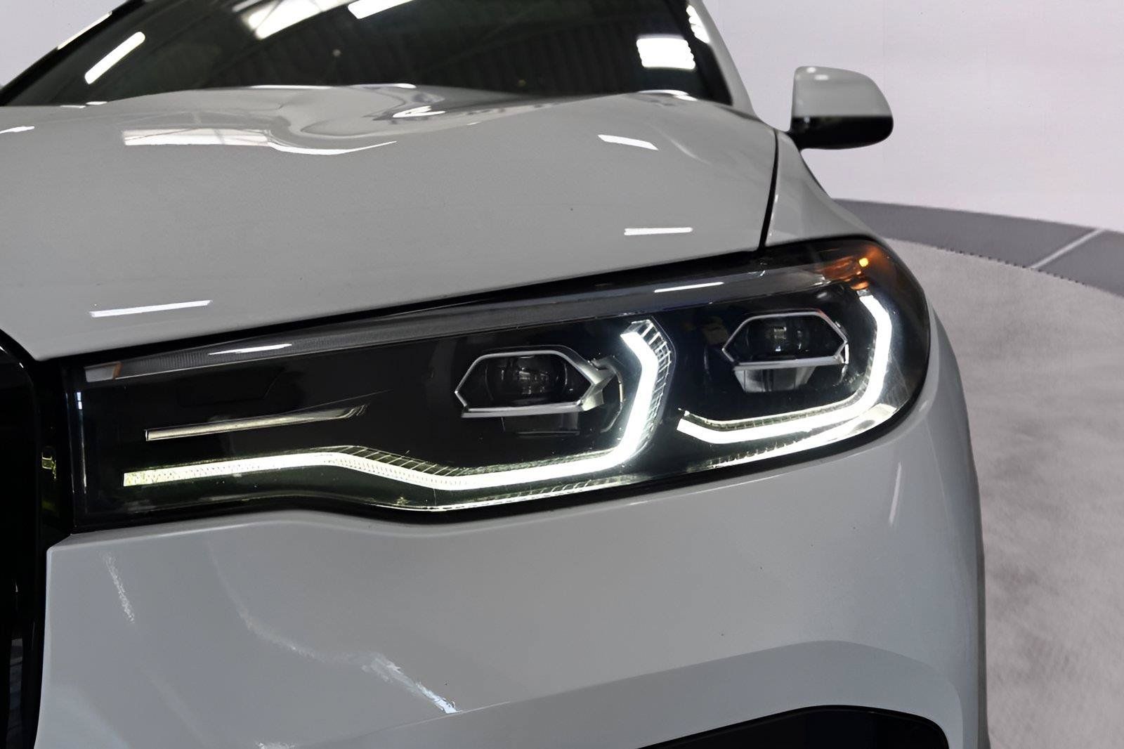 Used 2020 BMW X7 xDrive40i w/ M Sport Package AWD/4WD image 35