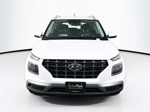 Used 2025 Hyundai Venue SEL FWD image 2
