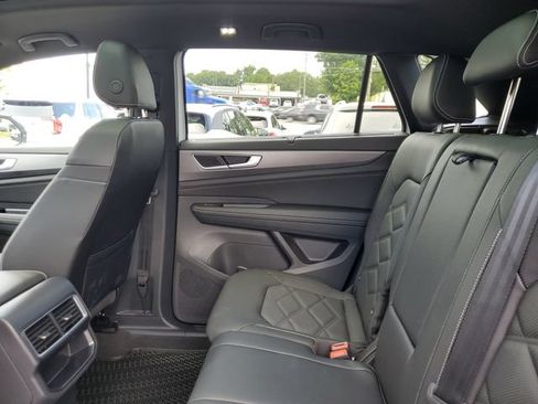 Used 2025 Volkswagen Atlas Cross Sport SE w/ Panoramic Sunroof Package FWD image 16