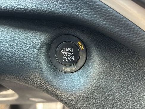 Used 2014 Jeep Cherokee Limited w/ Luxury Group AWD/4WD image 12