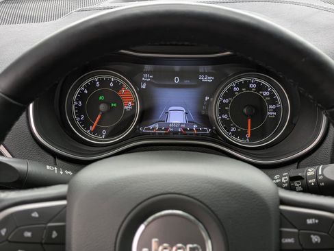 Used 2021 Jeep Cherokee Limited image 28