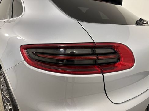 Certified 2018 Porsche Macan S AWD/4WD image 18