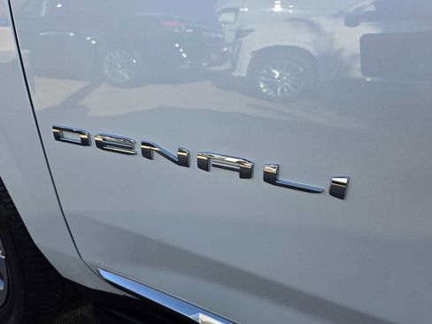 Used 2023 GMC Yukon Denali w/ Advanced Technology Package image 11