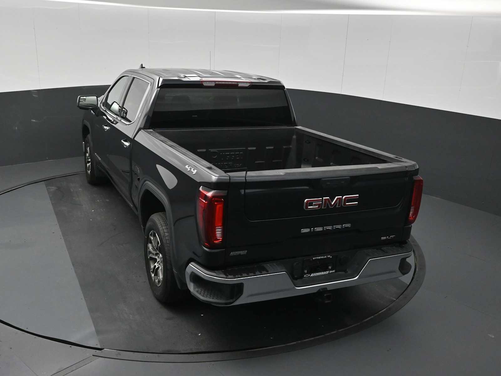 Used 2025 GMC Sierra 1500 SLT AWD/4WD image 15