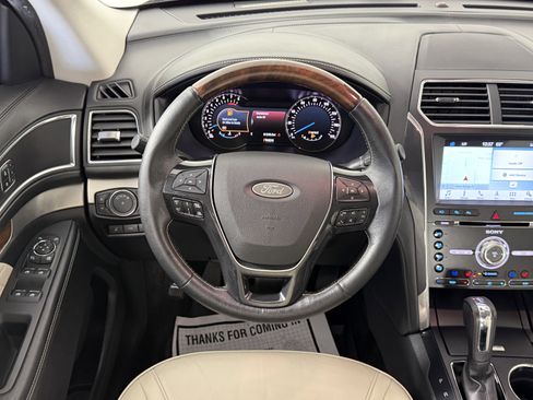 Certified 2018 Ford Explorer Platinum image 11
