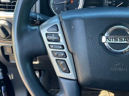 Used 2018 Nissan Titan SV image 18