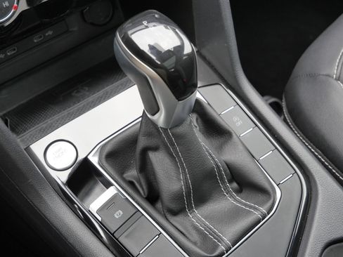 Certified 2023 Volkswagen Taos SE w/ Panoramic Sunroof Package image 25