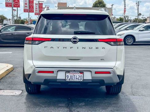 Certified 2024 Nissan Pathfinder SL w/ SL Premium Package FWD image 8
