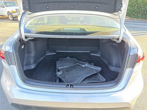 Used 2022 Toyota Corolla LE image 12