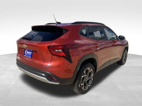 Certified 2024 Chevrolet Trax LT w/ Sunroof Package image 9