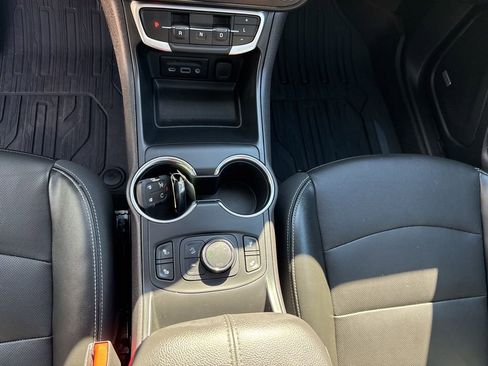 Certified 2024 GMC Terrain SLT w/ Infotainment Package II image 47