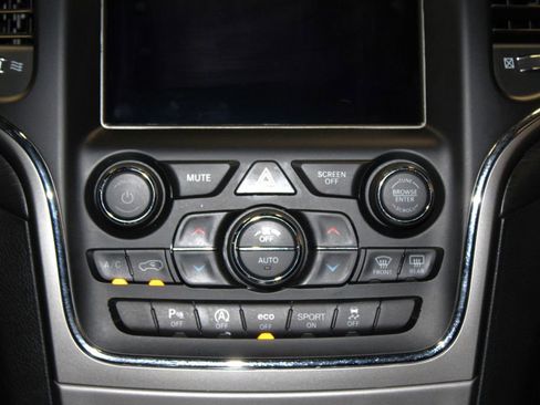 Used 2018 Jeep Grand Cherokee Altitude image 20