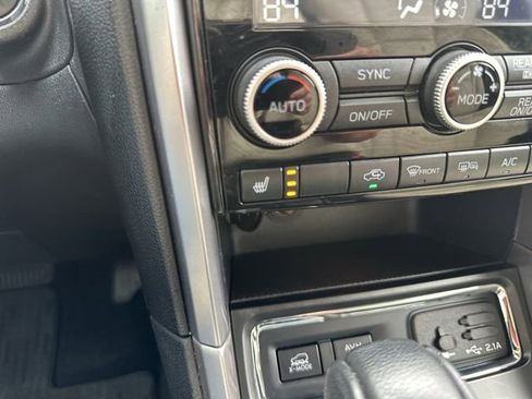 Used 2022 Subaru Ascent Limited image 21