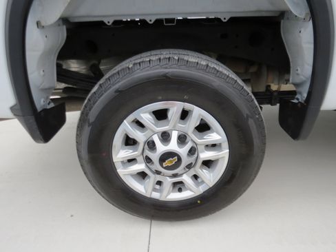 Used 2025 Chevrolet Silverado 2500 LT w/ Convenience Package AWD/4WD image 12