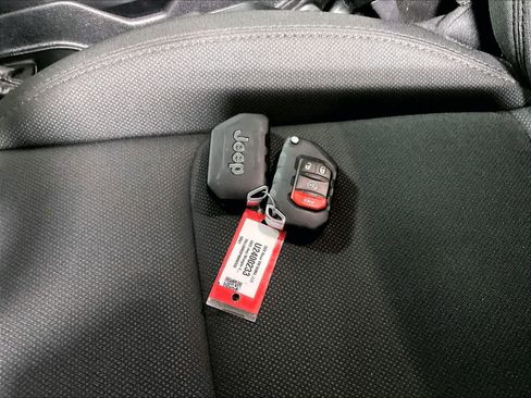 Used 2023 Jeep Wrangler Unlimited w/ Cold Weather Group image 29