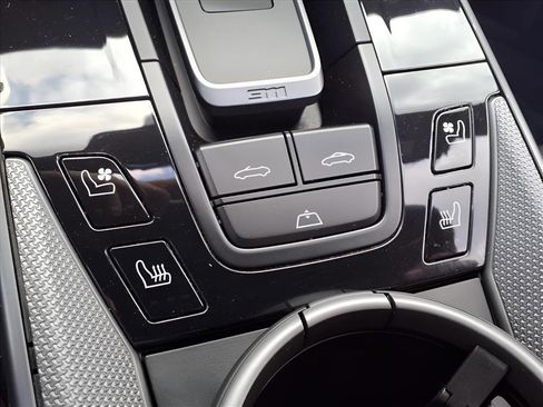 Used 2025 Porsche 911 Carrera image 18