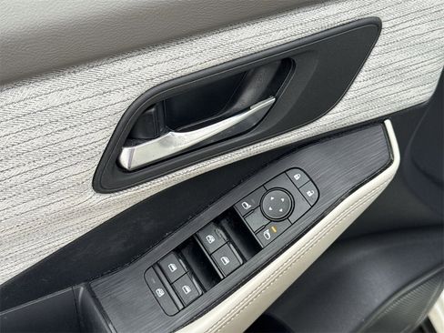 Used 2023 Nissan Rogue SV image 15