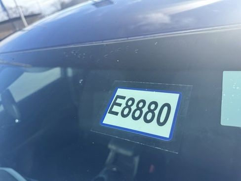 Used 2023 GMC Acadia SLE w/ Driver Convenience Package image 16