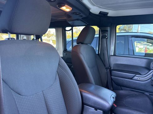 Used 2018 Jeep Wrangler Unlimited Sport w/ Connectivity Group image 17