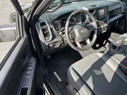 Used 2024 RAM 2500 Tradesman w/ Chrome Appearance Group image 28