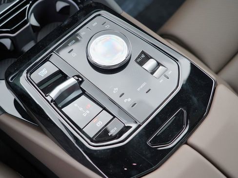 New 2026 BMW i5 eDrive40 w/ M Sport Package AWD/4WD image 18