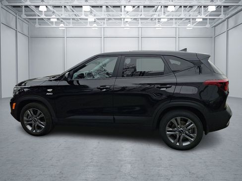 Used 2023 Kia Seltos LX image 2