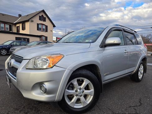 Used 2009 Toyota RAV4 Limited w/ Tow Prep Pkg image 2