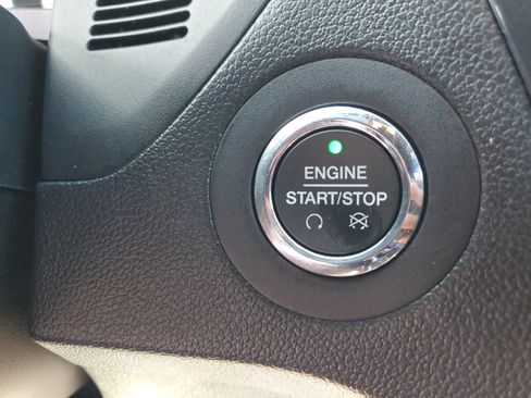 Used 2019 Ford Explorer XLT image 29