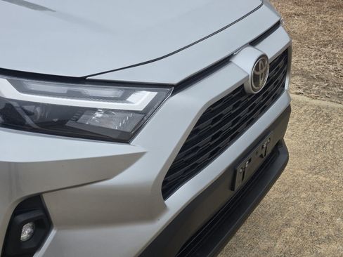 Used 2023 Toyota RAV4 XLE Premium image 12