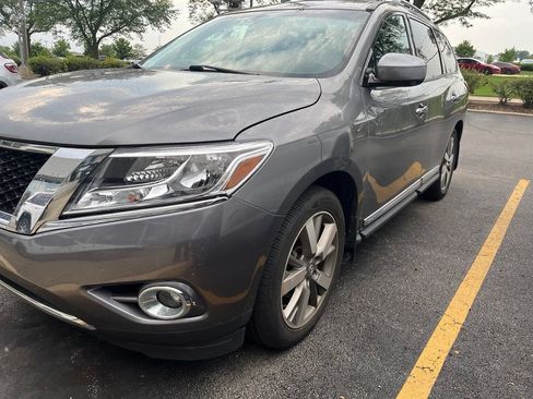 Used 2015 Nissan Pathfinder Platinum w/ Cargo Package FWD image 2