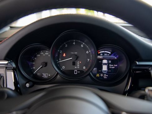 Certified 2025 Porsche Macan AWD/4WD image 12