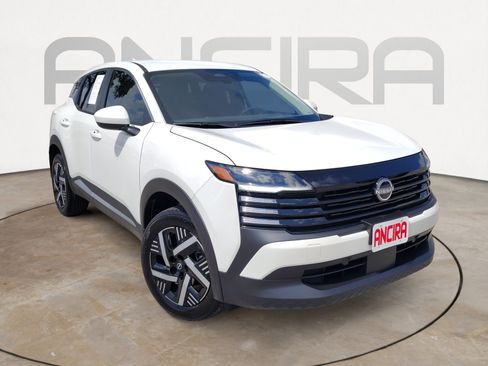 Used 2025 Nissan Kicks SV FWD image 4