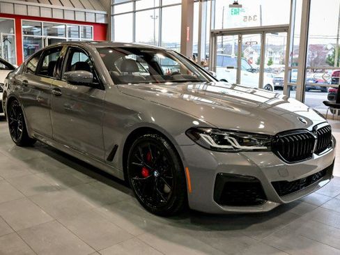 Used 2021 BMW 530i xDrive w/ Executive Package image 3