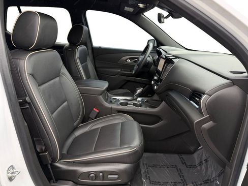 Used 2022 Chevrolet Traverse Premier image 18