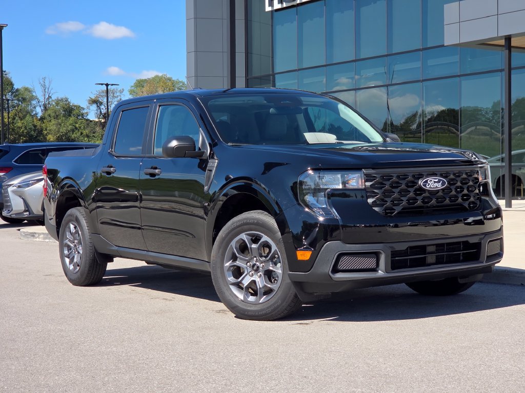 Used 2025 Ford Maverick XLT w/ Equipment Group 301A AWD/4WD image 2
