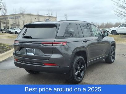 Used 2025 Jeep Grand Cherokee Limited w/ Black Appearance Package