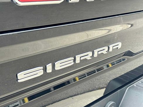 Used 2023 GMC Sierra 1500 AT4 w/ Technology Package AWD/4WD image 12