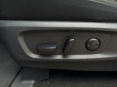 Used 2025 Nissan Pathfinder SV FWD image 11