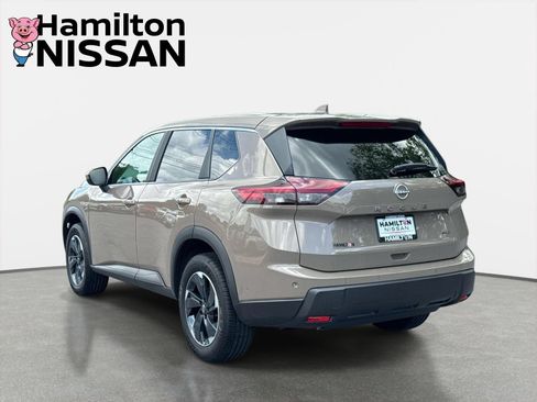 Used 2025 Nissan Rogue SV AWD/4WD image 4