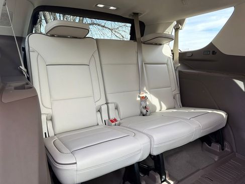 Used 2021 GMC Yukon Denali w/ Advanced Technology Package image 32