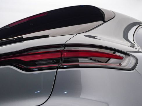 Certified 2026 Porsche Macan AWD/4WD image 13