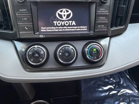 Used 2015 Toyota RAV4 LE FWD image 11