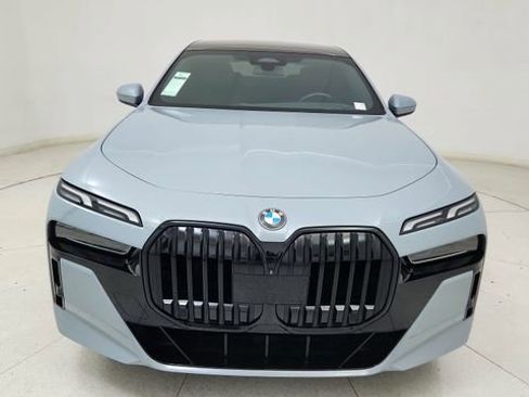 Used 2024 BMW 740i xDrive w/ Premium Package image 2