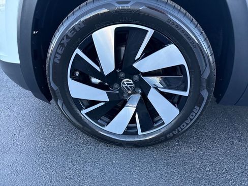 Used 2025 Volkswagen Atlas Cross Sport SE image 29