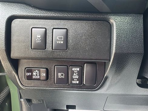 Used 2021 Toyota Tacoma TRD Off-Road w/ TRD Premium Off Road Package AWD/4WD image 15