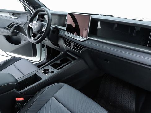 New 2026 Volkswagen Tiguan SE R-Line image 33