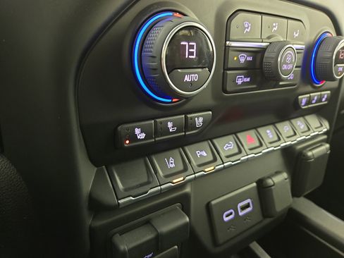 Certified 2022 Chevrolet Silverado 2500 LTZ w/ LTZ Plus Package image 28