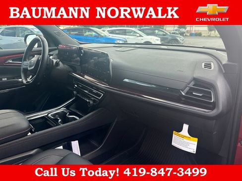 Used 2026 Chevrolet Traverse RS w/ LPO, Floor Liner Package FWD image 26