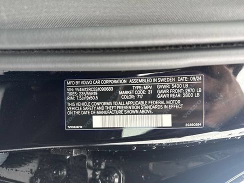Used 2025 Volvo XC60 B5 Plus AWD/4WD image 17