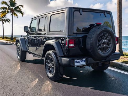Used 2024 Jeep Wrangler Unlimited Sport AWD/4WD image 7